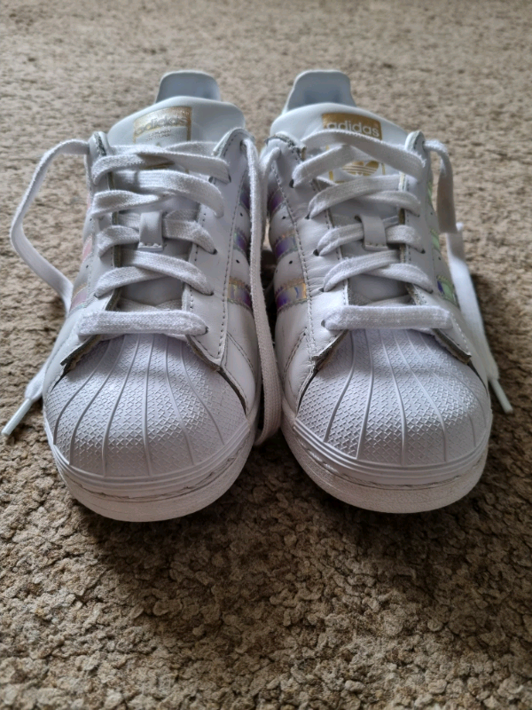 superstar trainers size 4
